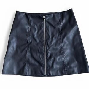 Women's Black Skirt medium size 6 leather black NWOT